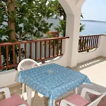 Apartamento By The Sea Mandre, Pag - 4123 *